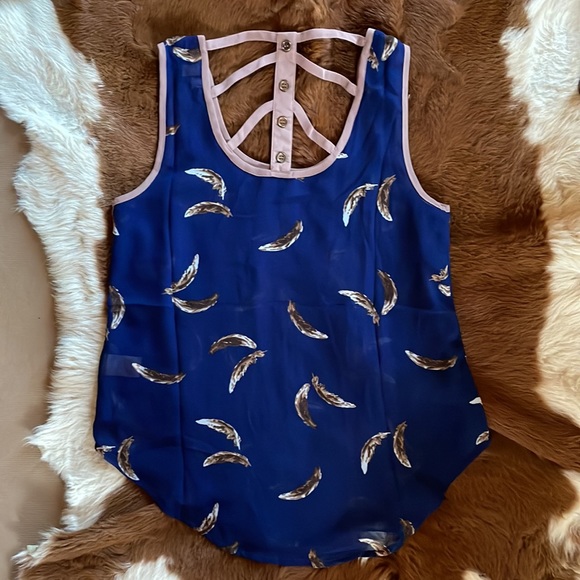 E Hanger M feather Lattice Back Sheer Top - Picture 5 of 8